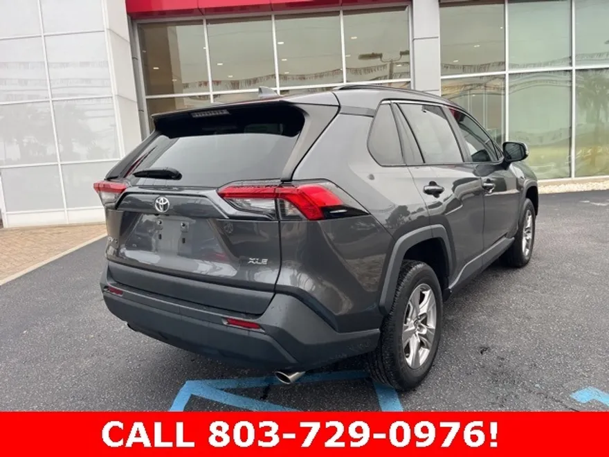 2023 Toyota RAV4 XLE photo 1