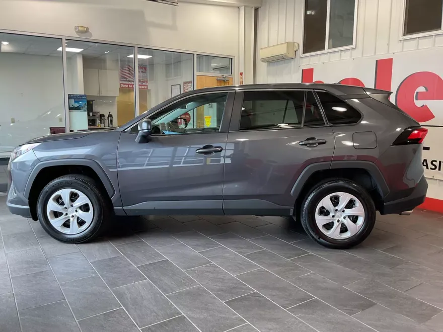 2024 Toyota RAV4 LE photo 1