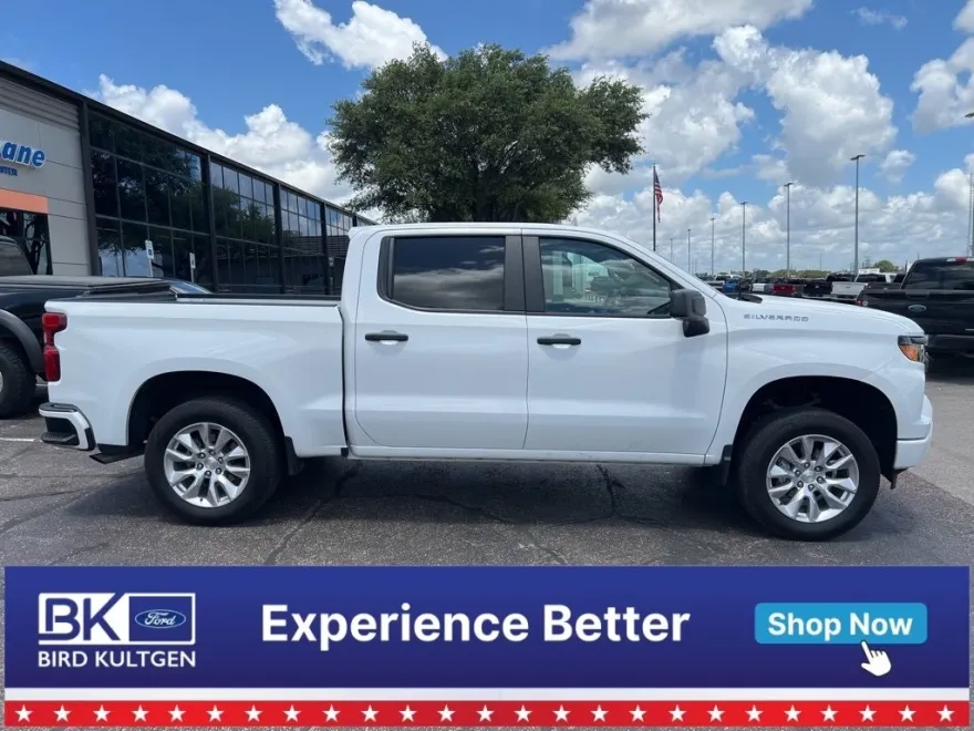 2024 Chevrolet Silverado 1500 Custom photo 1