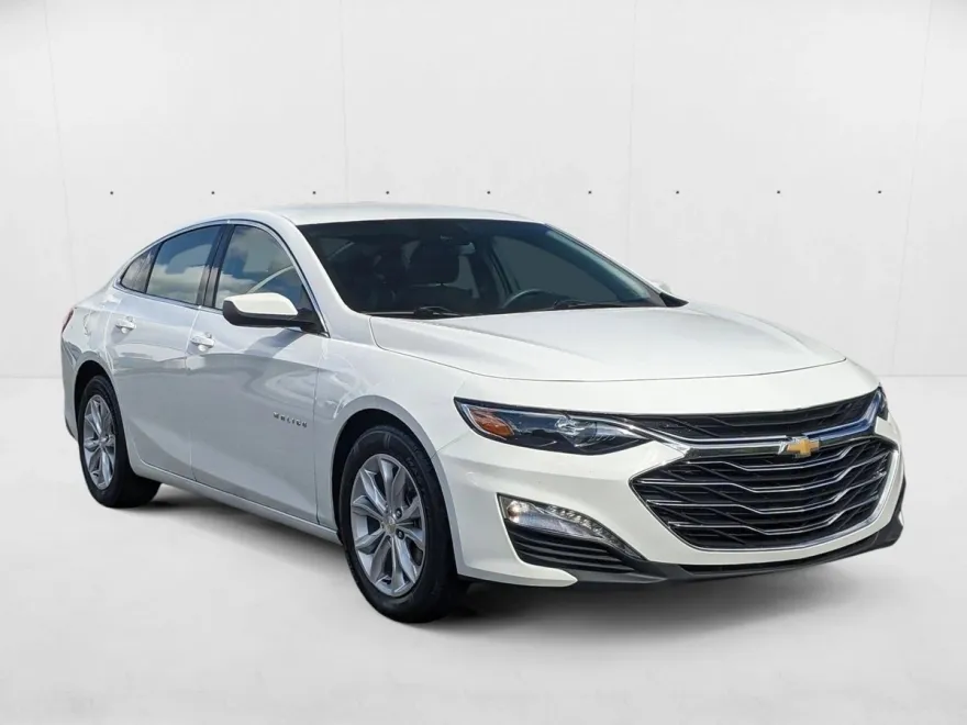 2024 Chevrolet Malibu 1LT photo 1