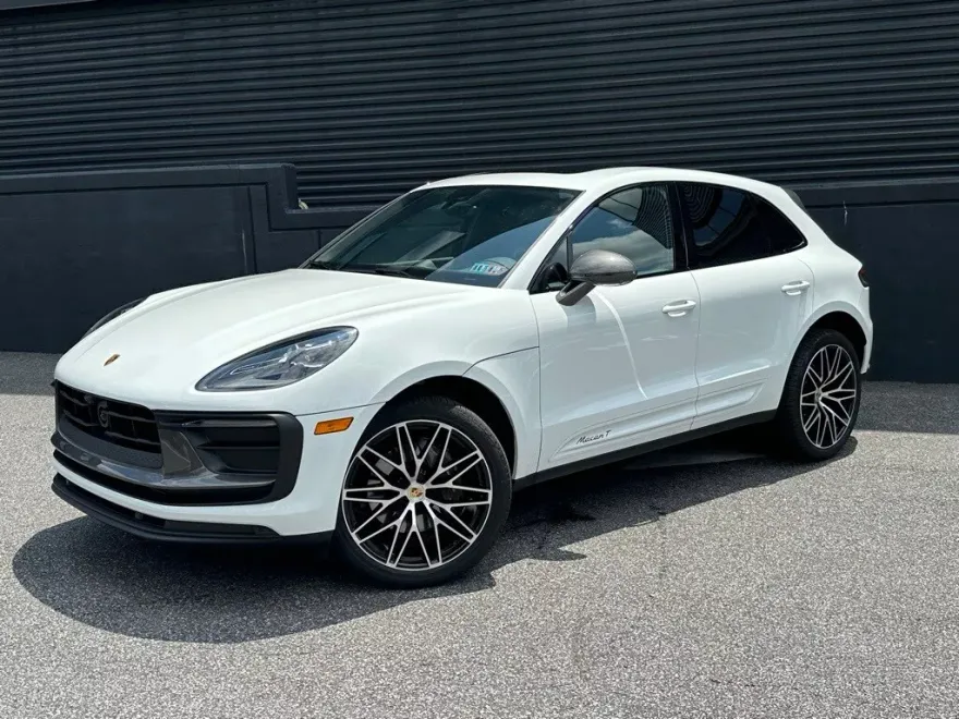 2025 Porsche Macan T photo 1