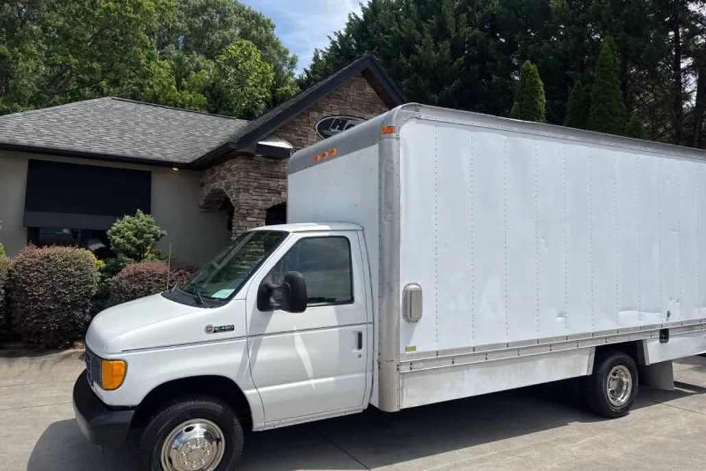 2003 Ford E-450 photo 1