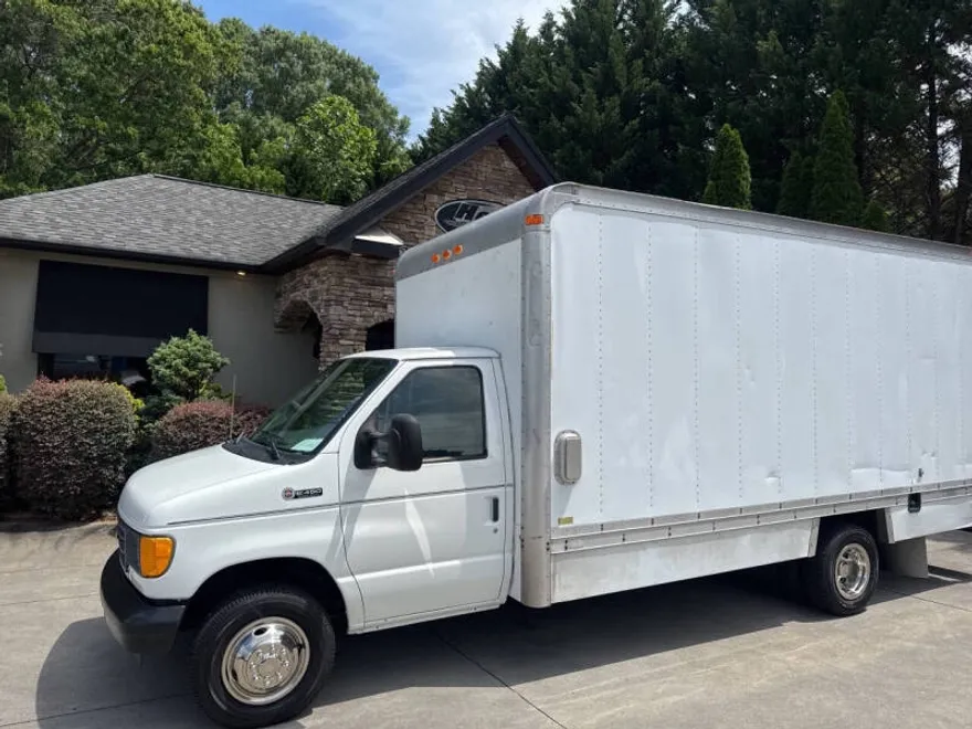 2003 Ford E-450 photo 1