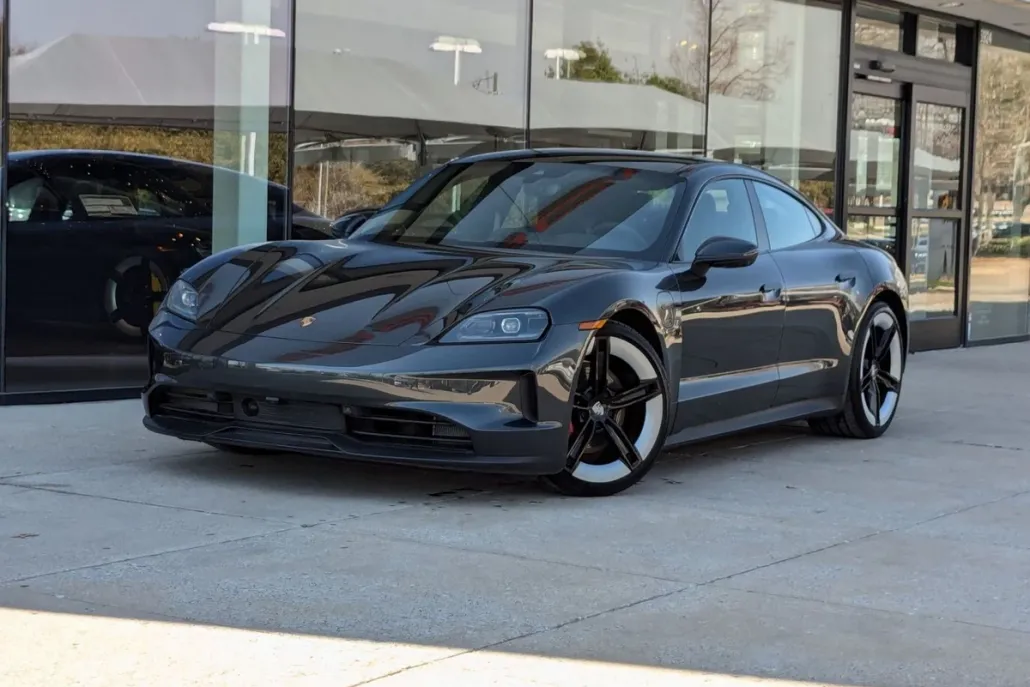 2025 Porsche Taycan 4S photo 1