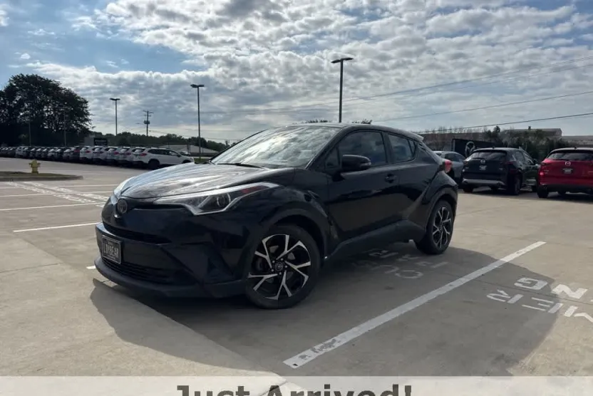 2018 Toyota C-HR XLE photo 1