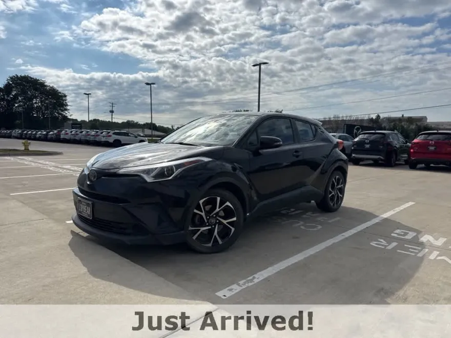 2018 Toyota C-HR XLE photo 1