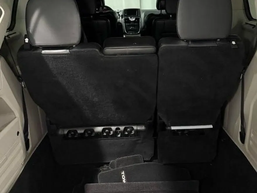 2016 Chrysler Town & Country Limited photo 1