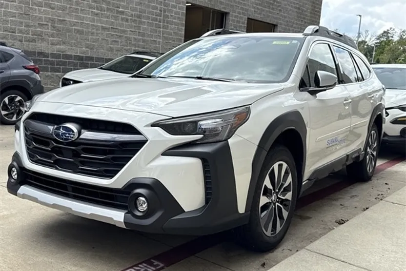 2025 Subaru Outback Touring photo 1