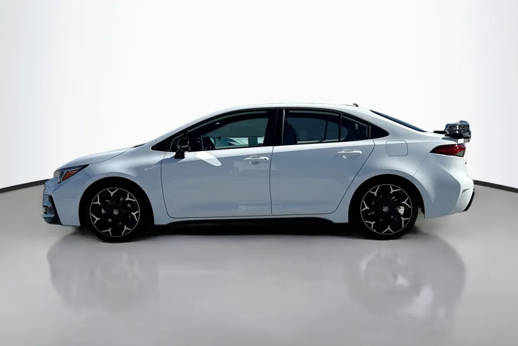 2025 Toyota Corolla SE photo 1