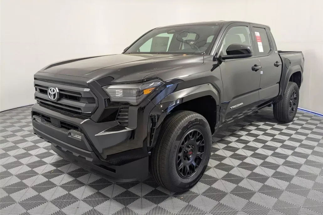 2025 Toyota Tacoma SR5 photo 1