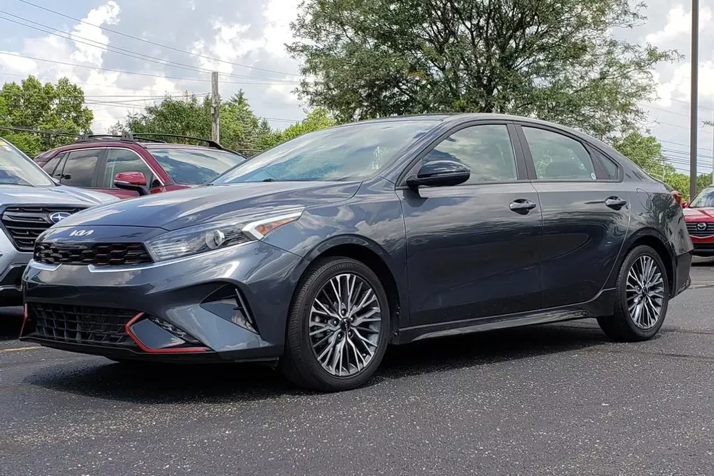 2023 Kia Forte GT-Line photo 1