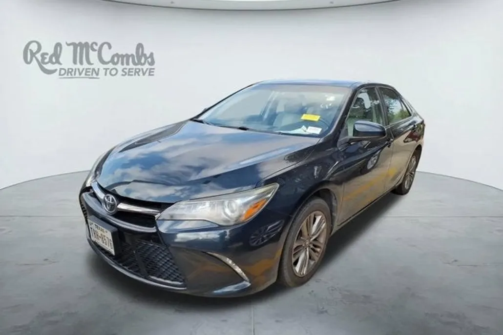2017 Toyota Camry SE photo 1