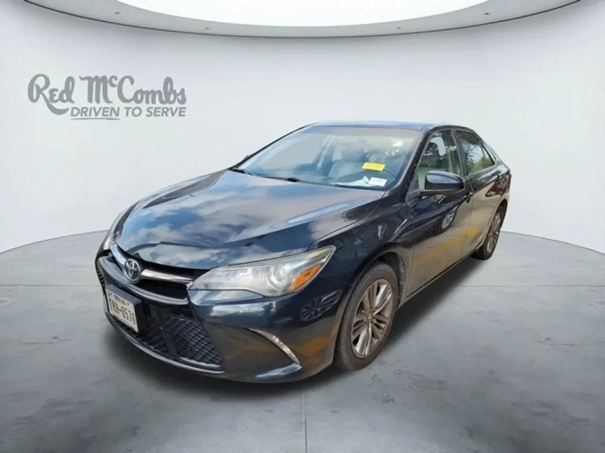 2017 Toyota Camry SE photo 1