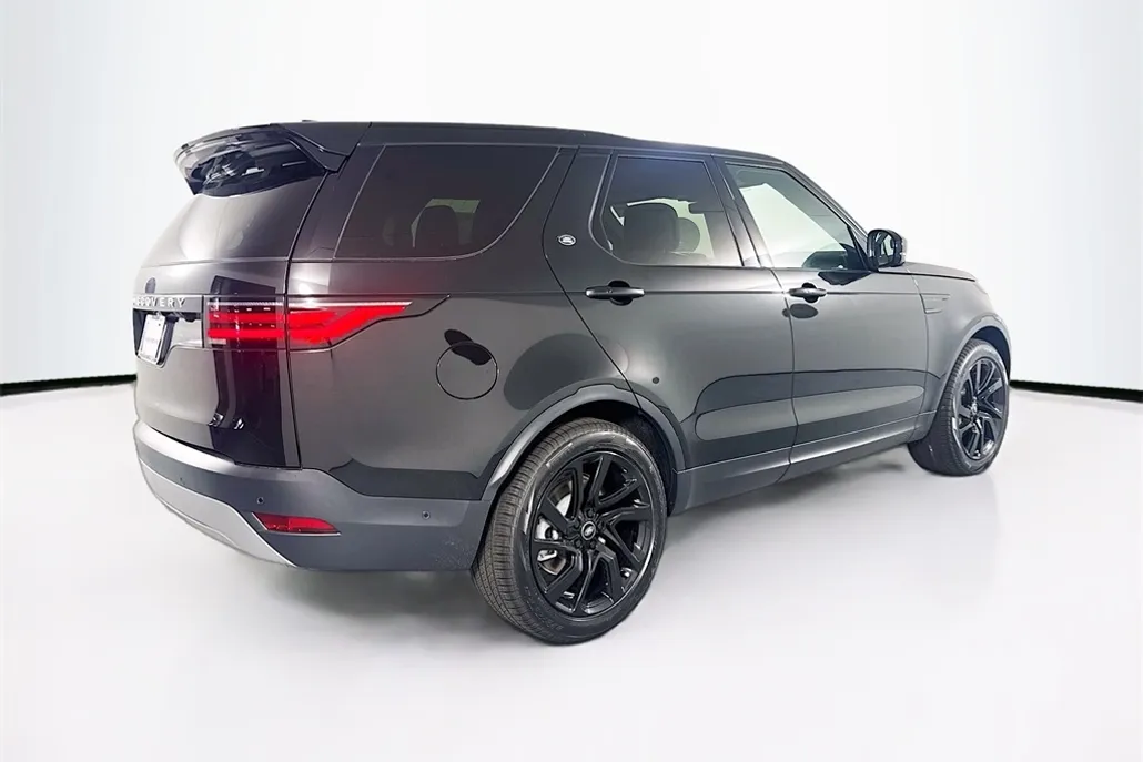 2025 Land Rover Discovery S photo 1