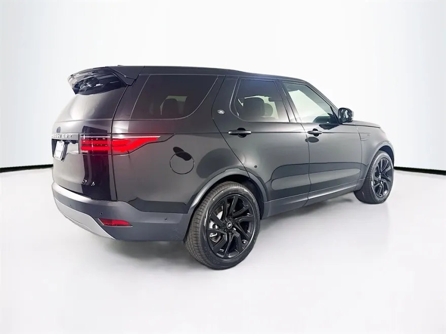 2025 Land Rover Discovery S photo 1