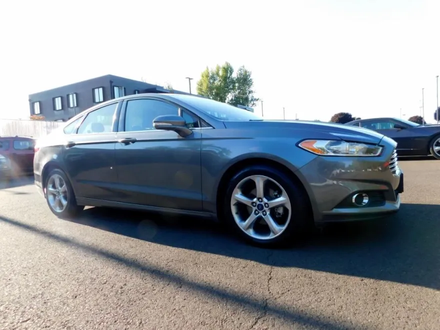 2013 Ford Fusion SE photo 1