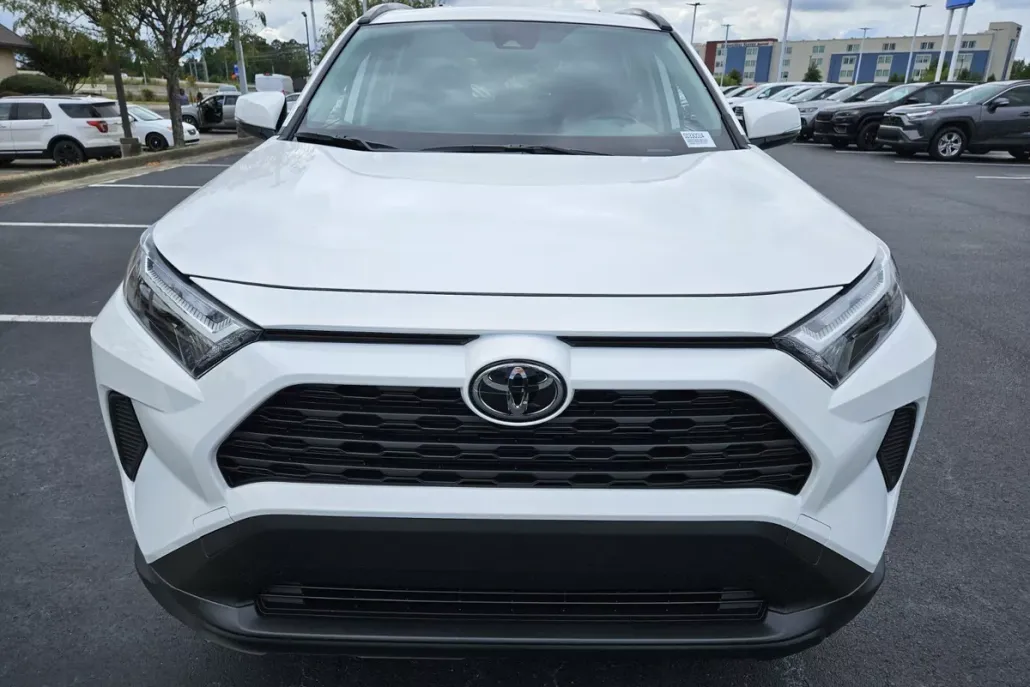 2025 Toyota RAV4 Hybrid LE photo 1