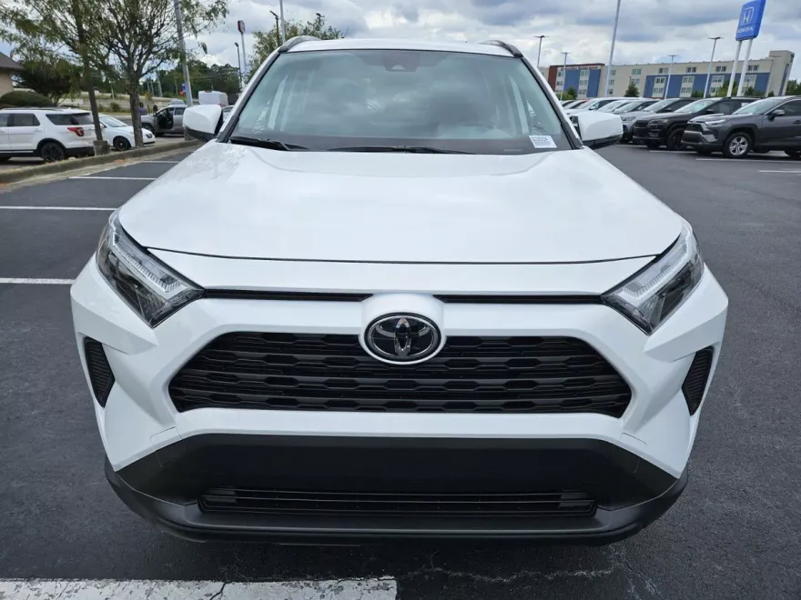 2025 Toyota RAV4 Hybrid LE photo 1