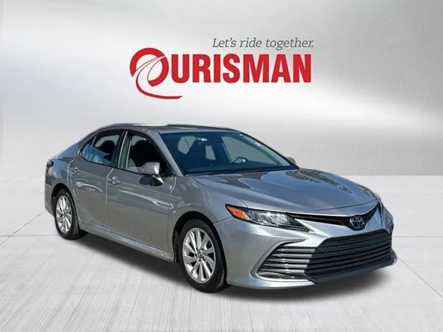 2023 Toyota Camry LE photo 1