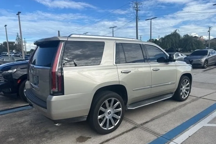 2016 Cadillac Escalade Luxury photo 1