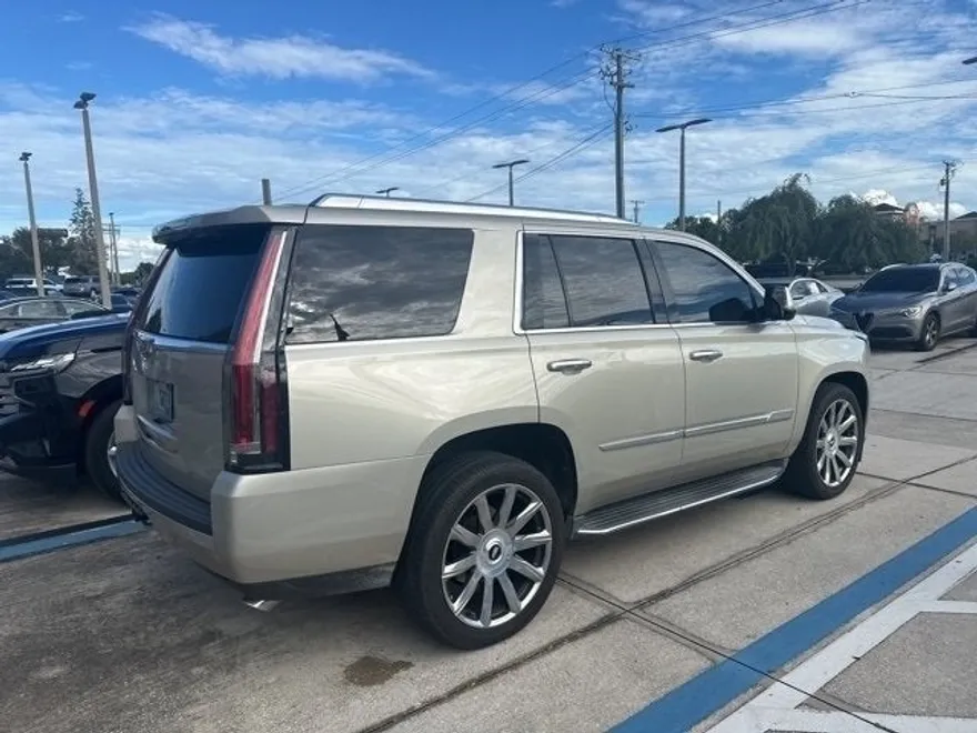 2016 Cadillac Escalade Luxury photo 1