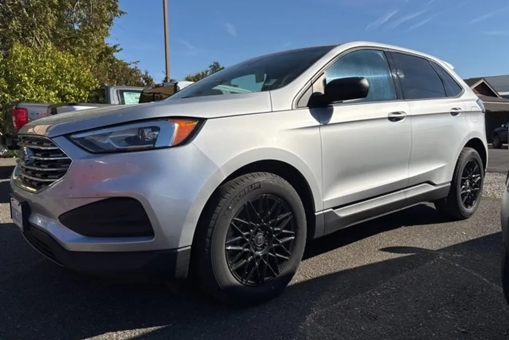 2019 Ford Edge SE photo 1