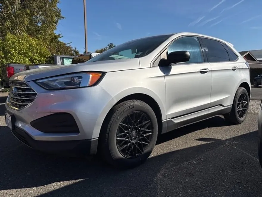 2019 Ford Edge SE photo 1