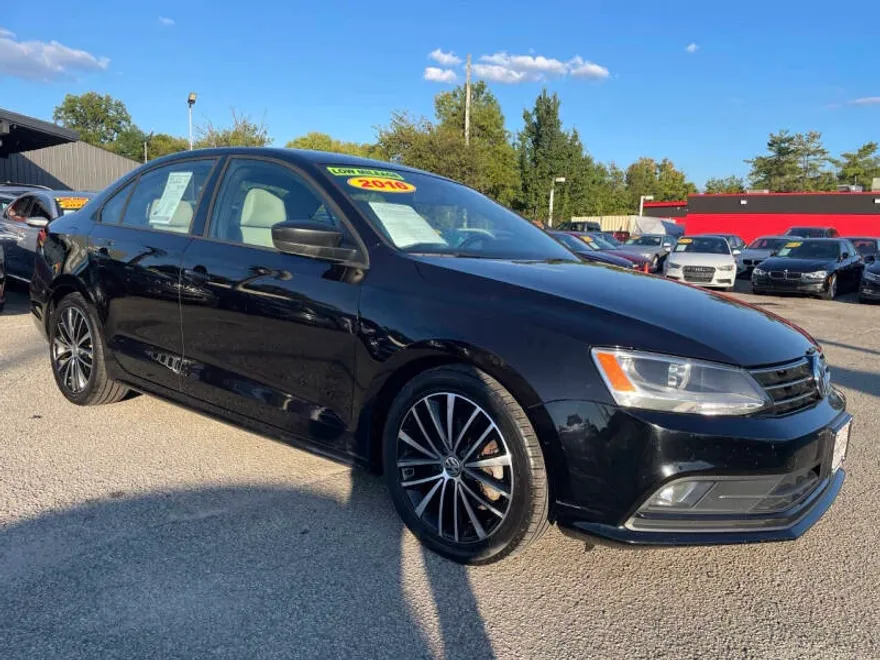 2016 Volkswagen Jetta Sport photo 1