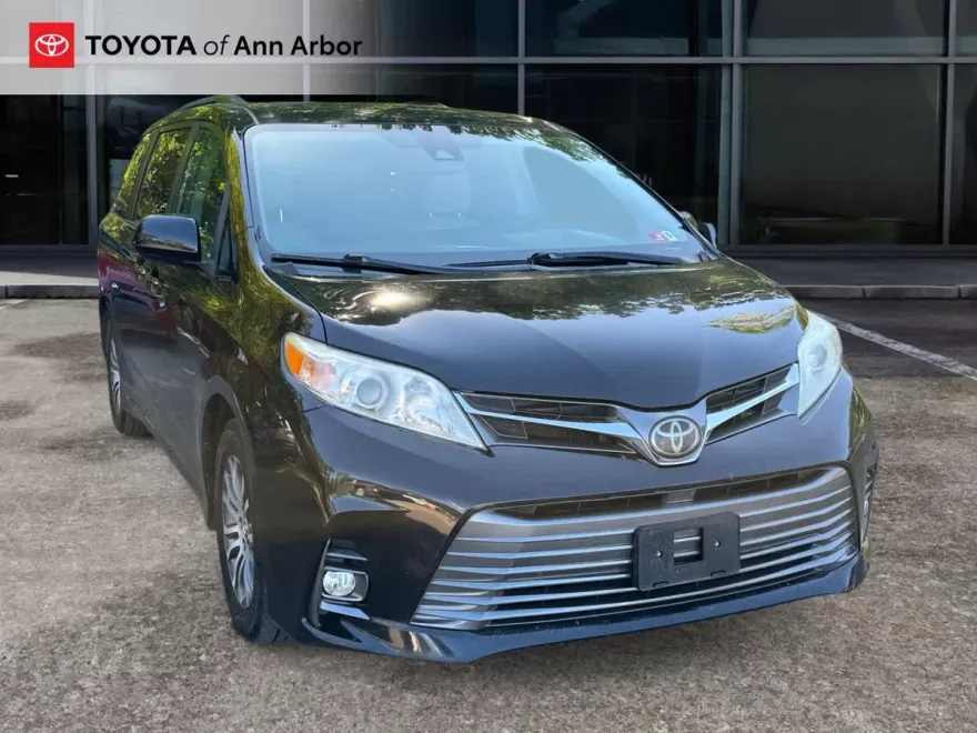 2019 Toyota Sienna XLE Premium photo 1