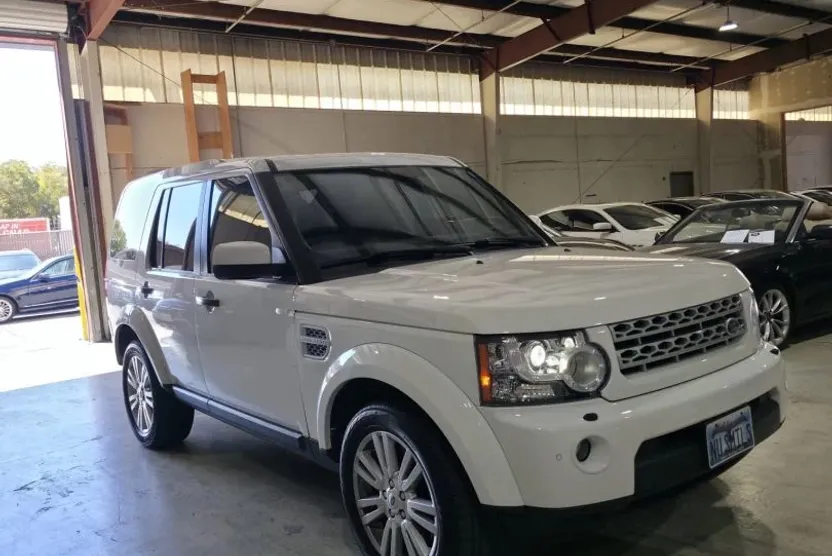 2011 Land Rover LR4 HSE LUX photo 1