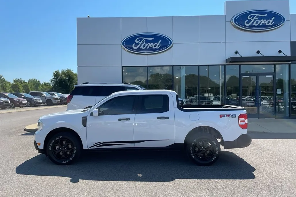 2022 Ford Maverick XLT photo 1
