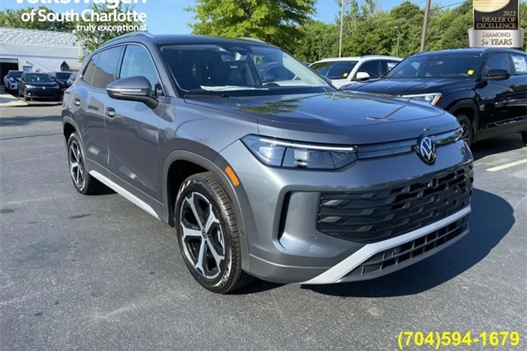 2025 Volkswagen Tiguan SE photo 1
