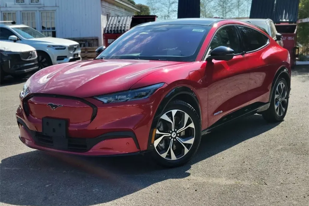 2022 Ford Mustang Mach-E Premium photo 1