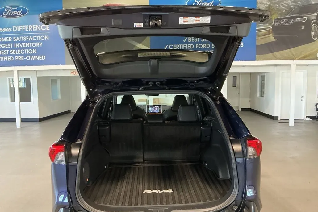 2020 Toyota RAV4 Hybrid XSE photo 1