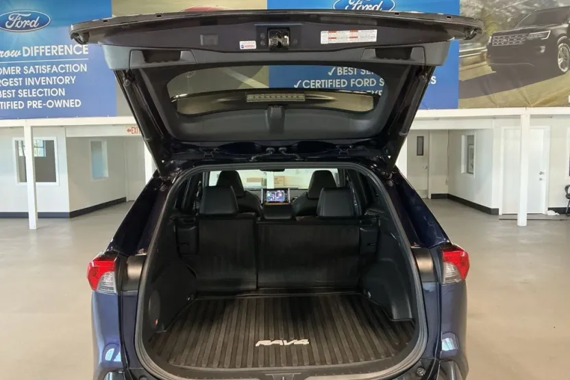 2020 Toyota RAV4 Hybrid XSE photo 1