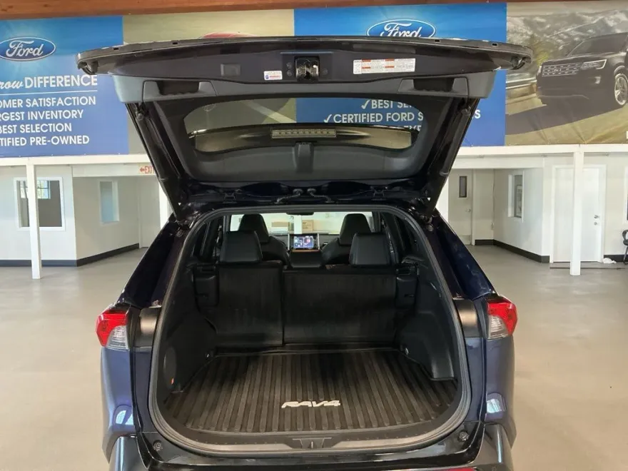 2020 Toyota RAV4 Hybrid XSE photo 1