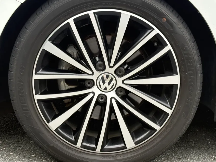 2017 Volkswagen Jetta 1.8T Sport photo 1