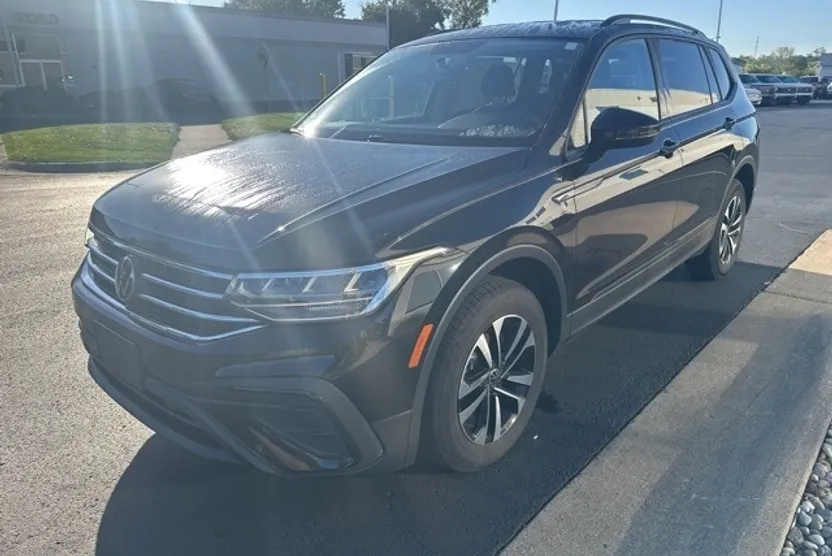 2022 Volkswagen Tiguan S photo 1