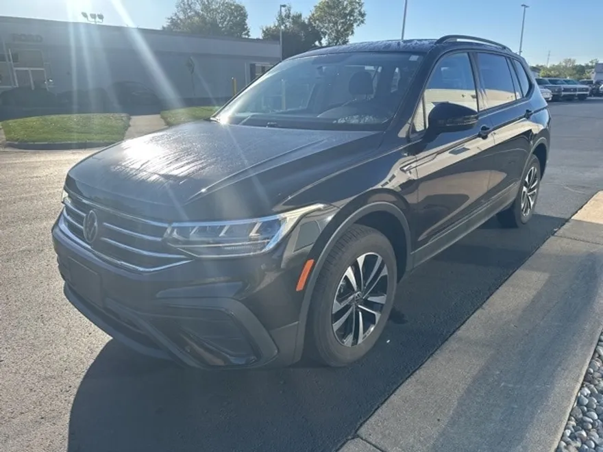 2022 Volkswagen Tiguan S photo 1