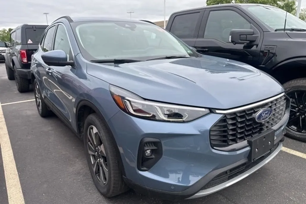 2024 Ford Escape Platinum photo 1