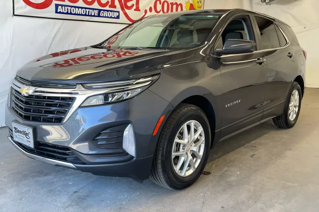 2023 Chevrolet Equinox LT photo 1