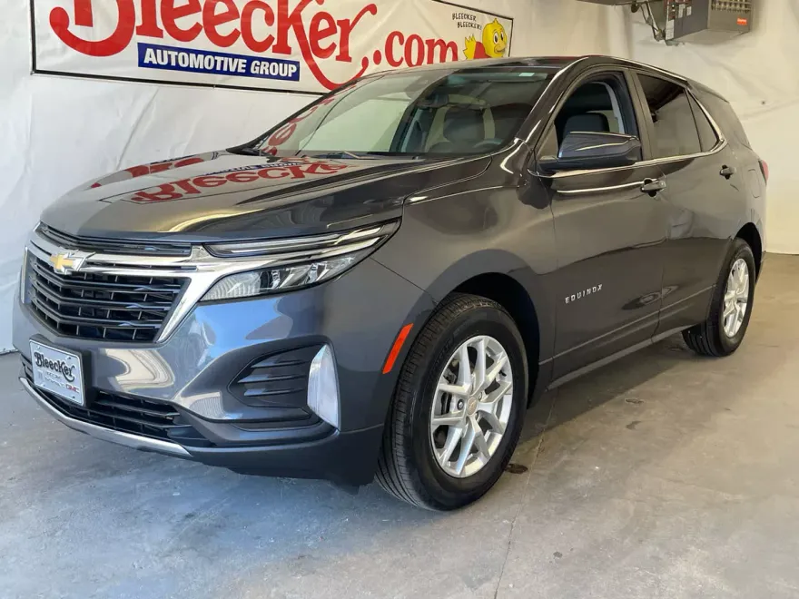 2023 Chevrolet Equinox LT photo 1