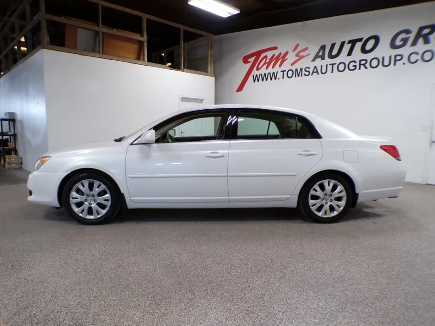 2008 Toyota Avalon XLS photo 1