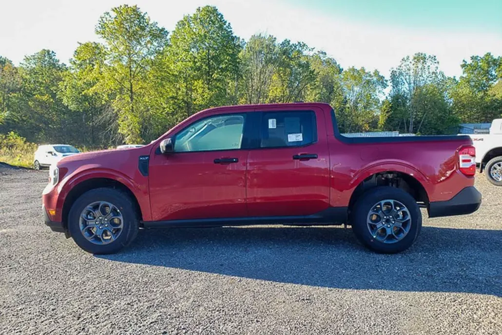 2025 Ford Maverick XLT photo 1