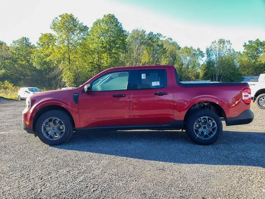 2025 Ford Maverick XLT photo 1
