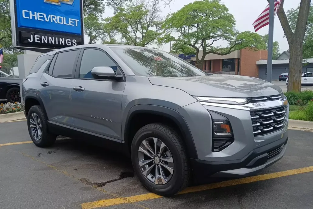 2026 Chevrolet Equinox LT photo 1