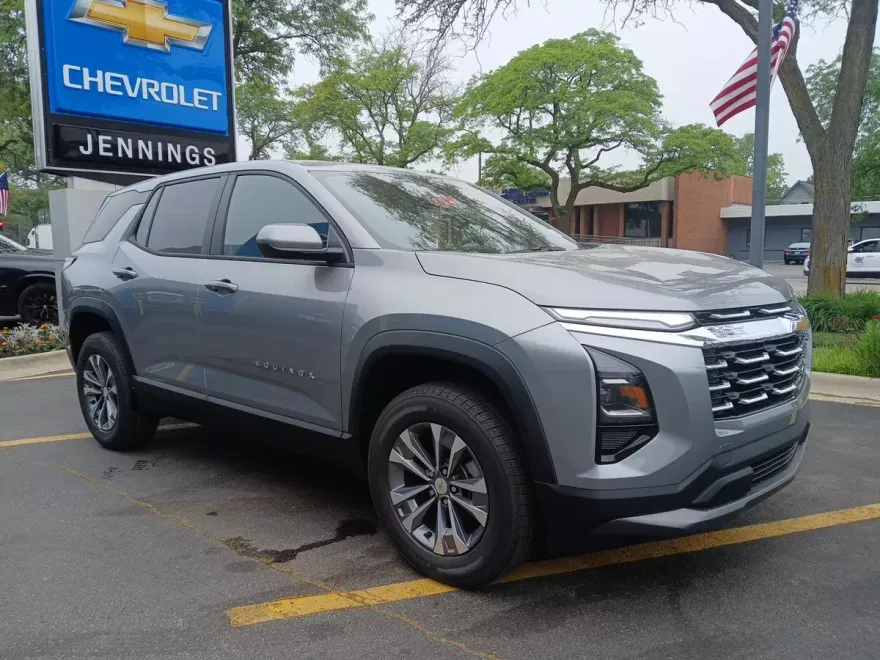 2026 Chevrolet Equinox LT photo 1