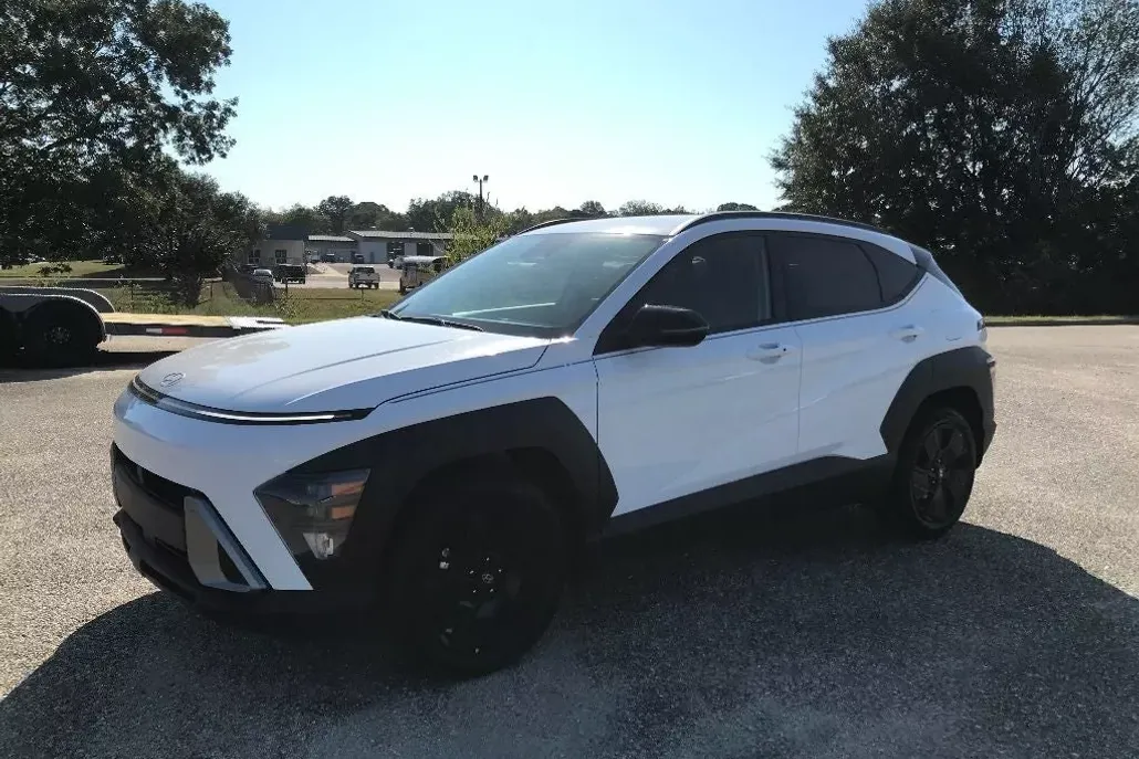2026 Hyundai Kona SEL photo 1