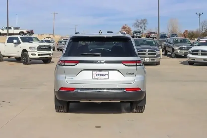 2024 Jeep Grand Cherokee 4xe photo 1