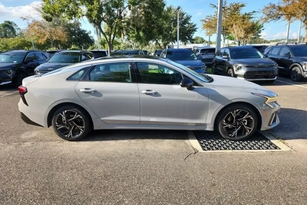 2025 Kia K5 GT-Line photo 1